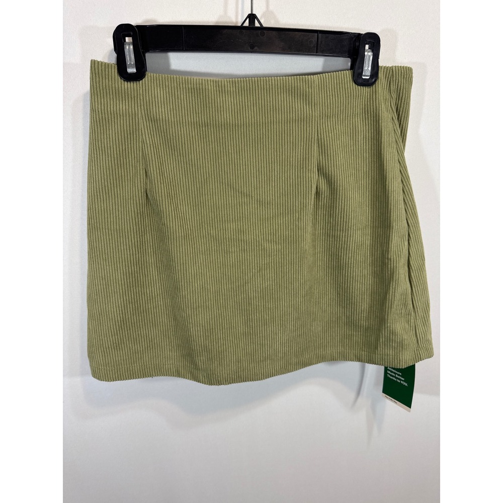 Halara Corduroy Olive Green Built in short Women's Medium NWT Preppy‎ Academia